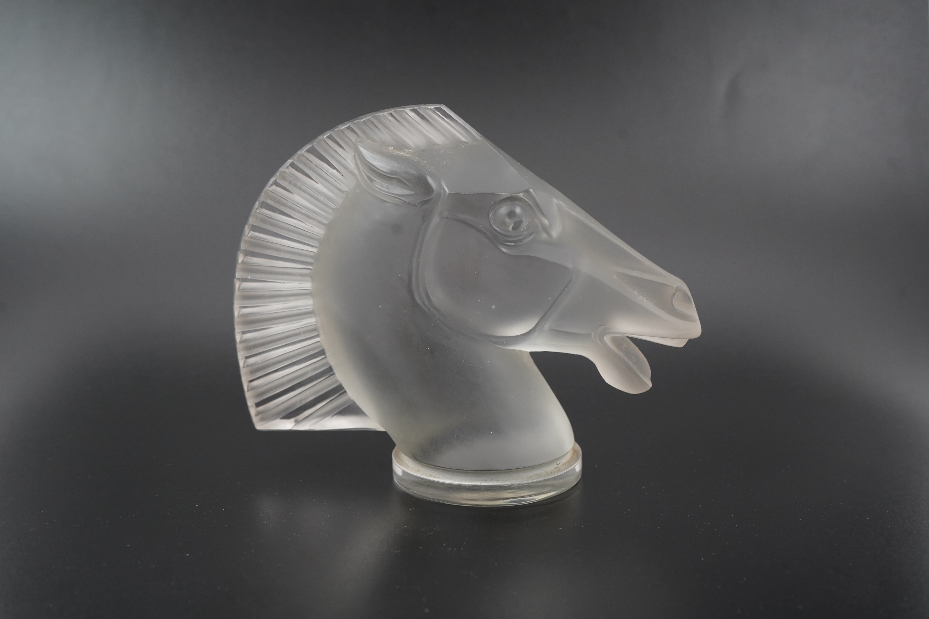 René Lalique: A 'Longchamp B' mascot